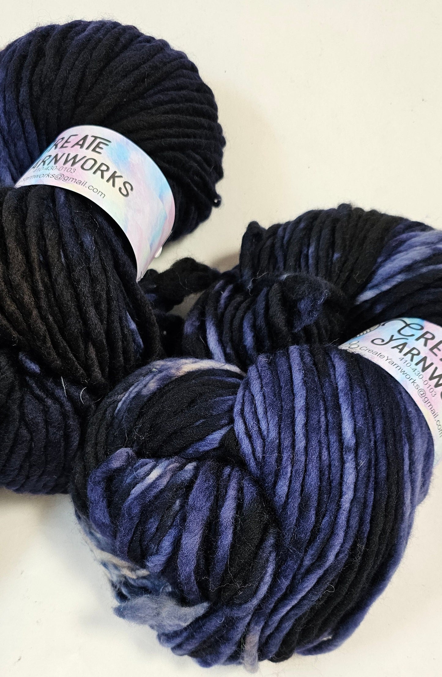 Navy in 100% Superwash Merino Super Bulky Yarn