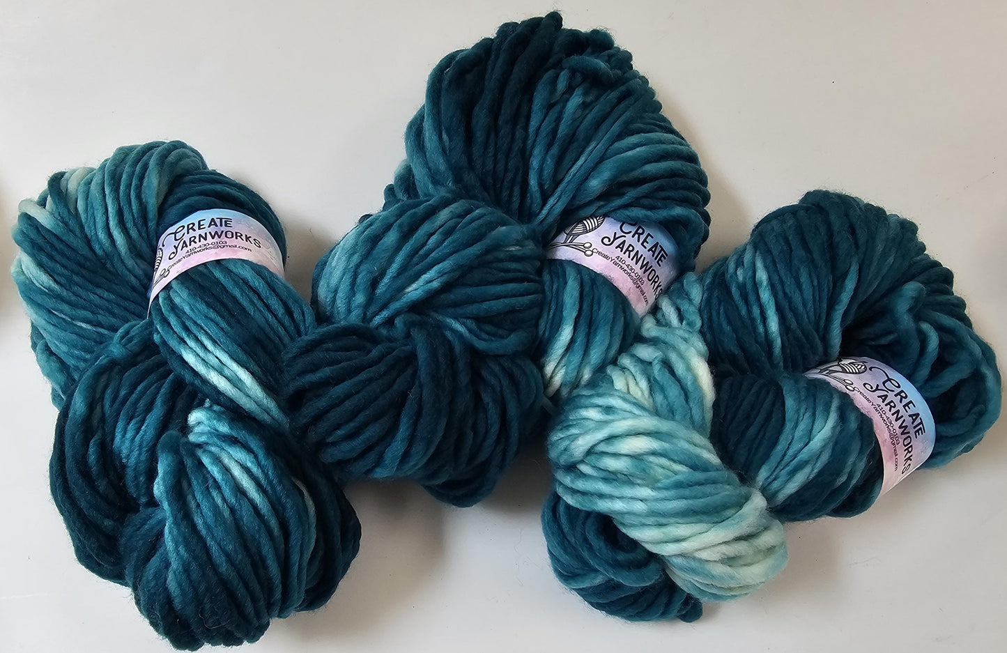 Tempting Teal in 100% Superwash Merino Super Bulky Yarn