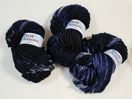 Navy in 100% Superwash Merino Super Bulky Yarn